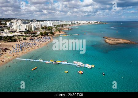 Luftaufnahme der Fig Tree Bay, Protaras, Zypern. Stockfoto