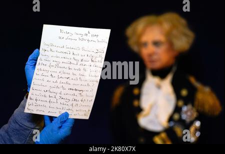 Ein Brief von Vizeadmiral Lord Nelson an Emma Hamilton an Bord der HMS Victory im Mai 1805 wird im National Museum of the Royal Navy in Portsmouth vor dem Trafalgar Day am Freitag ausgestellt. Bilddatum: Mittwoch, 19. Oktober 2022. Stockfoto