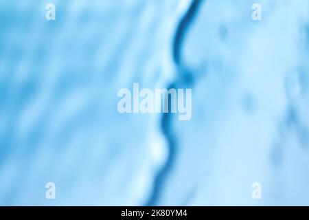 Schatten und Licht ätzende Wirkung auf blaue Wand Stockfoto