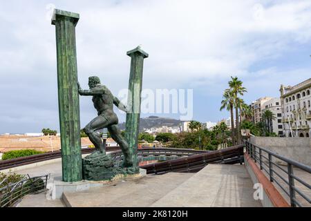 Ceuta, Spanien Autonome spanische Stadt in Nordafrika. Statue des Herkules, bekannt als die Säulen des Herkules. Griechische Mythologie. Spanien. Stockfoto