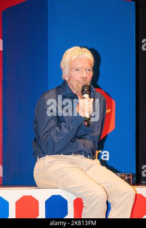 Mailand, Italien. 18. Oktober 2022. Sir Richard Branson & Tom Mockridge - CEO Virgin Fiber Bild: Richard branson Kredit: Unabhängige Fotoagentur/Alamy Live News Stockfoto