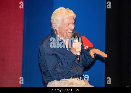 Mailand, Italien. 18. Oktober 2022. Sir Richard Branson & Tom Mockridge - CEO Virgin Fiber Bild: Richard branson Kredit: Unabhängige Fotoagentur/Alamy Live News Stockfoto