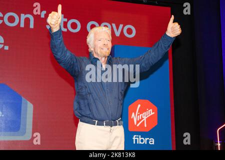 Mailand, Italien. 18. Oktober 2022. Sir Richard Branson & Tom Mockridge - CEO Virgin Fiber Bild: Richard branson Kredit: Unabhängige Fotoagentur/Alamy Live News Stockfoto