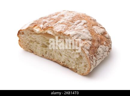 Die Hälfte des frisch hausgemachten Ciabatta Laibs ist auf Weiß isoliert Stockfoto