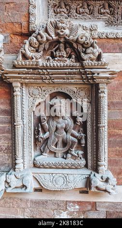 Steinschnitzerei im Patan Museum in Lalitpur, Nepal Stockfoto