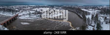 Luftaufnahme des Venta Flusses in Kuldiga, Lettland. Venta Rapid. Stockfoto