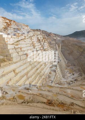 Steinbruch aus weißem Marmor, einer der größten in Spanien, Pinoso, Alicante, Spanien Stockfoto