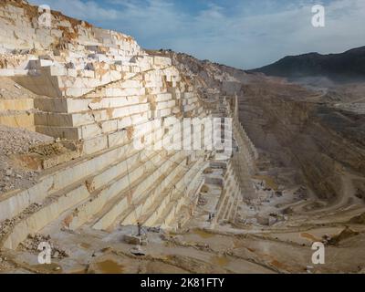 Steinbruch aus weißem Marmor, einer der größten in Spanien, Pinoso, Alicante, Spanien Stockfoto