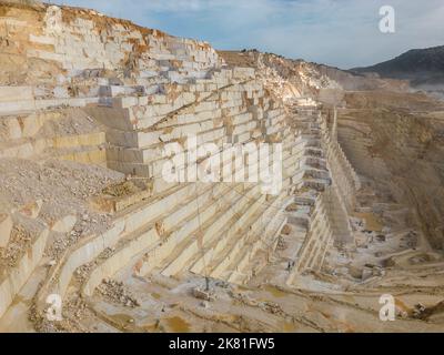 Steinbruch aus weißem Marmor, einer der größten in Spanien, Pinoso, Alicante, Spanien Stockfoto