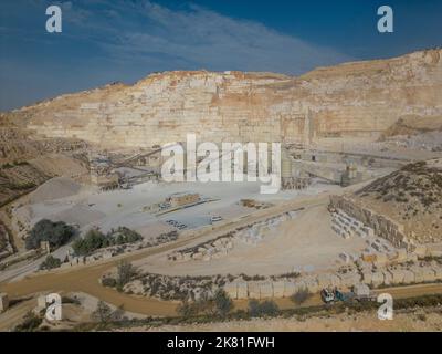 Steinbruch aus weißem Marmor, einer der größten in Spanien, Pinoso, Alicante, Spanien Stockfoto