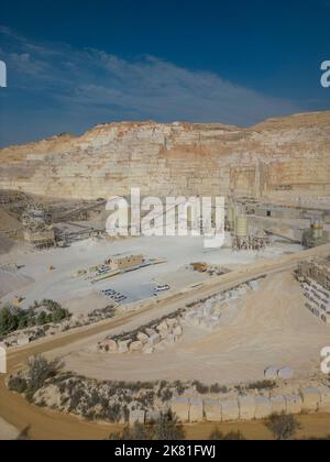 Steinbruch aus weißem Marmor, einer der größten in Spanien, Pinoso, Alicante, Spanien Stockfoto