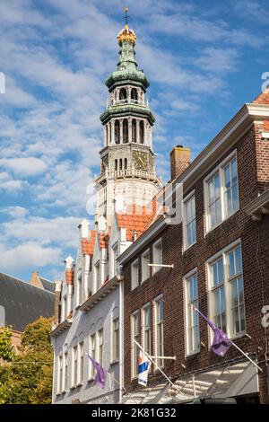 Middelburg auf der Halbinsel Walcheren, Turm der Abteikirche, hohe John Abbey Tower, Koorkerk, Chorkirche, Häuser in der Straße Nieuwe Burg, Zee Stockfoto