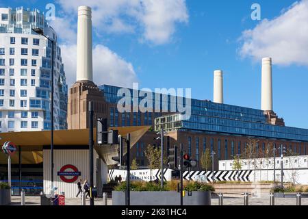 Der Eingang zum Battersea Power Station Underground, South London UK, mit dem neu sanierte Kraftwerk im Hintergrund Stockfoto