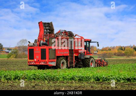 Zuckerrübenernte mit Holmer Terra Dos T3 Rübenerntemaschine an einem Tag im Oktober. Salo, Finnland. 13. Oktober 2022. Stockfoto