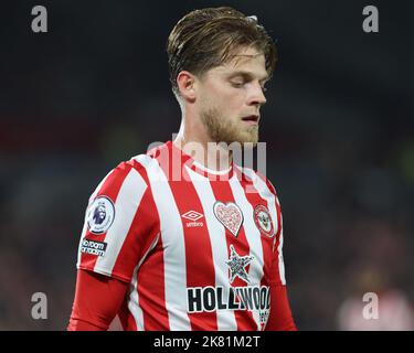 Brentford ENGLAND - 19. Oktober: Mathias Jensen von Brentford beim Fußballspiel der englischen Premier League zwischen Brentford und Chelsea beim GTECH Stockfoto