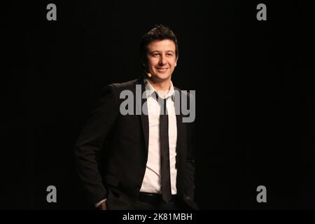 Les Jumeaux : Steeven Demora et Christopher Demora. Humoristes. 32ème Festival Mont-Blanc Humor. März 2016. Saint-Gervais-les-Bains. Haute-Savoie. Stockfoto