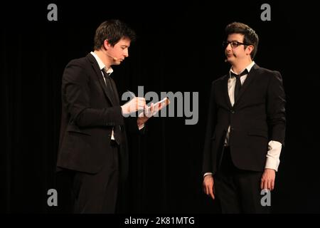 Les Jumeaux : Steeven Demora et Christopher Demora. Humoristes. 32ème Festival Mont-Blanc Humor. März 2016. Saint-Gervais-les-Bains. Haute-Savoie. Stockfoto