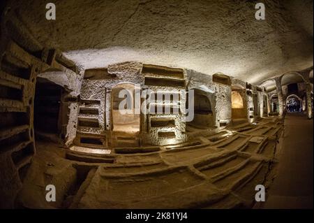 Neapel Italien 13 April 2022 -Katakomben von San Gennaro ein großer und alter Friedhof Stockfoto