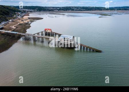 Ein Blick auf die historischen Piers auf dem Mumbles Headland in der Swansea Bay Stockfoto