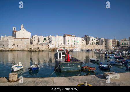 Italien, Region Apulien: Giovinazzo. Der Fischereihafen Stockfoto
