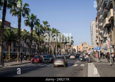 Italien, Region Apulien: Bari. Corso Vittorio Emmanuele in der Altstadt Stockfoto