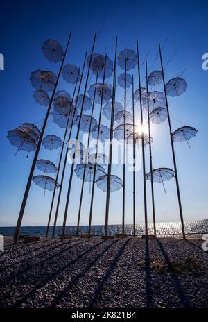 Regenschirm-Kunststatue in Thessaloniki Griechenland Stockfoto