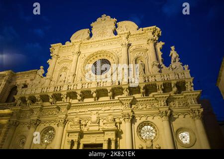 Italien, Region Apulien: Lecce beleuchtete Fassade der Basilika des Heiligen Kreuzes (Basilica di Santa Croce) Stockfoto