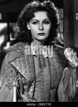 Greta Garbo Film: Two-Faced Woman (1941) Charaktere: Karin Borg Blake Regie: George Cukor 01 November 1941 **WARNUNG** Dieses Foto ist nur für redaktionelle Zwecke bestimmt und unterliegt dem Copyright von MGM und/oder dem von der Film- oder Produktionsfirma beauftragten Fotografen und kann nur durch Publikationen im Zusammenhang mit der Bewerbung des oben genannten Films reproduziert werden. Eine obligatorische Gutschrift an MGM ist erforderlich. Der Fotograf sollte auch bei Bekanntwerden des Fotos gutgeschrieben werden. Ohne schriftliche Genehmigung der Film Company kann keine kommerzielle Nutzung gewährt werden. Stockfoto