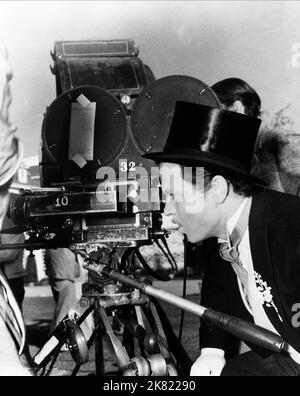 Orson Welles Film Citizen Kane (USA 1941) Charaktere: Charles Foster Kane Regie: Orson Welles 01. Mai 1941 **WARNUNG** dieses Foto ist nur für redaktionelle Zwecke bestimmt und unterliegt dem Urheberrecht von RKO und/oder dem Fotografen, der von der Film- oder Produktionsgesellschaft beauftragt wurde. Es kann nur durch Veröffentlichungen in Verbindung mit der Werbung für den oben genannten Film reproduziert werden. Eine obligatorische Gutschrift an RKO ist erforderlich. Der Fotograf sollte ebenfalls angerechnet werden, wenn er bekannt ist. Ohne schriftliche Genehmigung der Film Company kann keine kommerzielle Nutzung gewährt werden. Stockfoto