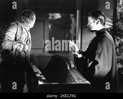 Turhan Bey & Lon Chaney Jr. Film: The Mummy'S Tomb (USA 1942) Charaktere: Mehemet Bey, Kharis, The Mummy Regie: Harold Young 23 October 1942 **WARNUNG** Dieses Foto ist nur für den redaktionellen Gebrauch bestimmt und unterliegt dem Copyright von UNIVERSAL-BILDERN und/oder dem Fotografen, der von der Film- oder Produktionsfirma beauftragt wurde und darf nur von Publikationen im Zusammenhang mit der Bewerbung des oben genannten Films reproduziert werden. Eine obligatorische Gutschrift für UNIVERSELLE BILDER ist erforderlich. Der Fotograf sollte auch bei Bekanntwerden des Fotos gutgeschrieben werden. Ohne schriftliche Genehmigung der Film Company kann keine kommerzielle Nutzung gewährt werden. Stockfoto