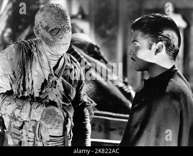 LON Chaney Jr. & Turhan Bey Film: The Mummy'S Tomb (USA 1942) Charaktere: Kharis, The Mummy, Mehemet Bey Regie: Harold Young 23 October 1942 **WARNUNG** Dieses Foto ist nur für den redaktionellen Gebrauch bestimmt und unterliegt dem Copyright von UNIVERSAL-BILDERN und/oder dem Fotografen, der von der Film- oder Produktionsfirma beauftragt wurde und darf nur von Publikationen im Zusammenhang mit der Bewerbung des oben genannten Films reproduziert werden. Eine obligatorische Gutschrift für UNIVERSELLE BILDER ist erforderlich. Der Fotograf sollte auch bei Bekanntwerden des Fotos gutgeschrieben werden. Ohne schriftliche Genehmigung der Film Company kann keine kommerzielle Nutzung gewährt werden. Stockfoto