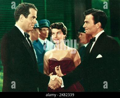 Van Heflins, Ava Gardner & James Mason Film: East Side, West Side (USA 1949) Charaktere: Mark Dwyer,Jessie Bourne & Brandon Bourne Regie: Mervyn Leroy 22 December 1949 **WARNUNG** Dieses Foto ist nur für den redaktionellen Gebrauch bestimmt und unterliegt dem Copyright von MGM und/oder dem Fotografen, der von der Film- oder Produktionsfirma beauftragt wurde, und kann nur von Publikationen im Zusammenhang mit der Bewerbung des oben genannten Films reproduziert werden. Eine obligatorische Gutschrift an MGM ist erforderlich. Der Fotograf sollte auch bei Bekanntwerden des Fotos gutgeschrieben werden. Ohne schriftliche Genehmigung der Film Company kann keine kommerzielle Nutzung gewährt werden. Stockfoto