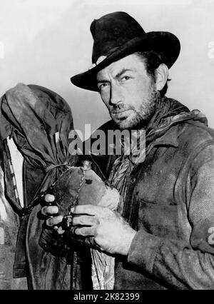 Gregory Peck Film: Yellow Sky (1943) Charaktere: James 'Stretch' Dawson Regie: William A.Wellman 01 December 1948 **WARNUNG** Dieses Foto ist nur für redaktionelle Verwendung bestimmt und unterliegt dem Copyright von 20. CENTURY FOX und/oder des Fotografen, der von der Film- oder Produktionsfirma beauftragt wurde und darf nur durch Publikationen im Zusammenhang mit der Bewerbung des oben genannten Films reproduziert werden. Eine obligatorische Gutschrift an 20. CENTURY FOX ist erforderlich. Der Fotograf sollte auch bei Bekanntwerden des Fotos gutgeschrieben werden. Ohne schriftliche Genehmigung der Film Company kann keine kommerzielle Nutzung gewährt werden. Stockfoto