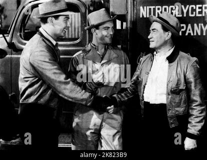 Szene mit Chester Morris Film: Hochexplosiv (1945) Charaktere: MIT Buzz Mitchell Regie: Frank McDonald 23 March 1943 **WARNUNG** Dieses Foto ist nur für redaktionelle Zwecke bestimmt und unterliegt dem Copyright von PARAMOUNT und/oder des Fotografen, der von der Film- oder Produktionsfirma beauftragt wurde und darf nur von Publikationen im Zusammenhang mit der Bewerbung des oben genannten Films reproduziert werden. Eine obligatorische Gutschrift an PARAMOUNT ist erforderlich. Der Fotograf sollte auch bei Bekanntwerden des Fotos gutgeschrieben werden. Ohne schriftliche Genehmigung der Film Company kann keine kommerzielle Nutzung gewährt werden. Stockfoto