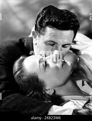 John Garfield & Joan Crawford Film: Humoresque (1946) Charaktere: Paul Boray, Mrs. Helen Wright Regie: Jean Negulesco 25 December 1946 **WARNUNG** Dieses Foto ist nur für redaktionelle Zwecke bestimmt und unterliegt dem Copyright von WARNER BROS und/oder des Fotografen, der von der Film- oder Produktionsfirma beauftragt wurde, und kann nur durch Publikationen im Zusammenhang mit der Bewerbung des oben genannten Films reproduziert werden. Eine obligatorische Gutschrift an WARNER BROS ist erforderlich. Der Fotograf sollte auch bei Bekanntwerden des Fotos gutgeschrieben werden. Ohne schriftliche Genehmigung der Film Company kann keine kommerzielle Nutzung gewährt werden. Stockfoto