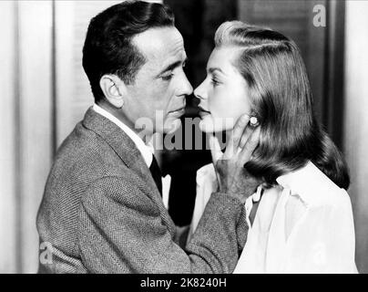 Humphrey Bogart & Lauren Bacall Film: Dark Passage (USA 1947) Charaktere: Vincent Parry, Irene Jansen Titel auch: 'Das unbekannte Gesicht' Regie: Delmer Daves 05. September 1947 **WARNUNG** Dieses Foto ist nur für redaktionelle Zwecke bestimmt und unterliegt dem Copyright von WARNER BROS. Und/oder des Fotografen, der von der Film- oder Produktionsfirma beauftragt wurde und nur durch Publikationen im Zusammenhang mit der Bewerbung des oben genannten Films reproduziert werden kann. Eine obligatorische Gutschrift an WARNER BROS. Ist erforderlich. Der Fotograf sollte auch bei Bekanntwerden des Fotos gutgeschrieben werden. Ohne schriftliche Genehmigung kann keine kommerzielle Nutzung gewährt werden Stockfoto