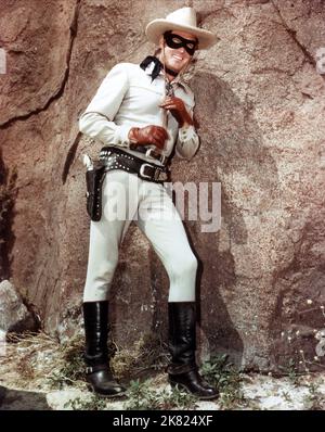 Clayton Moore Television: The Lone Ranger (TV-Serie) Charaktere: The Lone Ranger USA 1949-1957, / Titel auch: 'Der Lone Ranger' 15. September 1949 **WARNUNG** Dieses Foto ist nur für den redaktionellen Gebrauch bestimmt und unterliegt dem Copyright von ABC und/oder des Fotografen, der von der Film- oder Produktionsfirma beauftragt wurde, und kann nur von Publikationen im Zusammenhang mit der Bewerbung des oben genannten Films reproduziert werden. Eine obligatorische Gutschrift an ABC ist erforderlich. Der Fotograf sollte auch bei Bekanntwerden des Fotos gutgeschrieben werden. Ohne schriftliche Genehmigung der Film Company kann keine kommerzielle Nutzung gewährt werden. Stockfoto