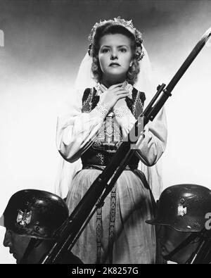 Anna Lee Film: Commandos Strike At Dawn (1942) Charaktere: Judith Bowen Regie: John Farrow 30 December 1942 **WARNUNG** Dieses Foto ist nur für redaktionelle Zwecke bestimmt und unterliegt dem Copyright von COLUMBIA und/oder des Fotografen, der von der Film- oder Produktionsfirma beauftragt wurde und darf nur von Publikationen im Zusammenhang mit der Bewerbung des oben genannten Films reproduziert werden. Eine obligatorische Gutschrift an COLUMBIA ist erforderlich. Der Fotograf sollte auch bei Bekanntwerden des Fotos gutgeschrieben werden. Ohne schriftliche Genehmigung der Film Company kann keine kommerzielle Nutzung gewährt werden. Stockfoto