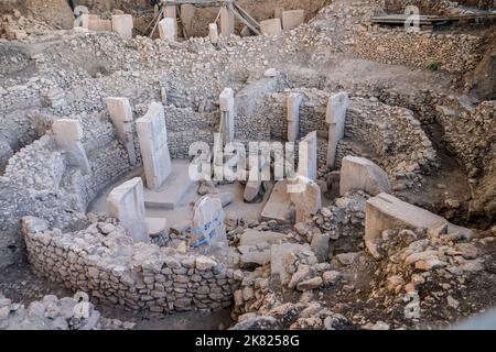 Göbeklitepe liegt im oberen Mesopotamien in einer hügeligen Region zwischen dem Tigris und dem Phratfluss. Es liegt etwa 22 Kilometer östlich der c Stockfoto