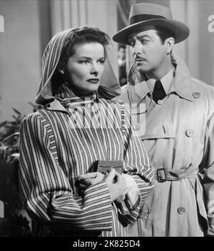 Katharine Hepburn & Robert Taylor Film: Undercurrent (USA 1946) Charaktere: Ann Hamilton & Alan Garroway Regie: Vincente Minnelli 11. November 1946 **WARNUNG** Dieses Foto ist nur für den redaktionellen Gebrauch bestimmt und unterliegt dem Copyright von MGM und/oder dem Fotografen, der von der Film- oder Produktionsfirma beauftragt wurde, und kann nur durch Publikationen im Zusammenhang mit der Bewerbung des oben genannten Films reproduziert werden. Eine obligatorische Gutschrift an MGM ist erforderlich. Der Fotograf sollte auch bei Bekanntwerden des Fotos gutgeschrieben werden. Ohne schriftliche Genehmigung der Film Company kann keine kommerzielle Nutzung gewährt werden. Stockfoto