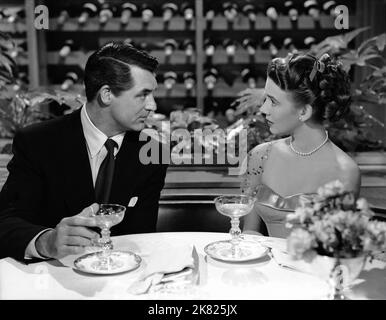 Cary Grant & Betsy Drake Film: Every Girl should Be Married (USA 1948) Charaktere: Dr. Madison Brown, Anabel Sims Regie: Don Hartman 25. Dezember 1948 **WARNUNG** Dieses Foto ist nur für redaktionelle Zwecke bestimmt und unterliegt dem Copyright von RKO und/oder des Fotografen, der von der Film- oder Produktionsfirma beauftragt wurde und darf nur von Publikationen im Zusammenhang mit der Bewerbung des oben genannten Films reproduziert werden. Eine obligatorische Gutschrift an RKO ist erforderlich. Der Fotograf sollte auch bei Bekanntwerden des Fotos gutgeschrieben werden. Ohne schriftliche Genehmigung der Film Company kann keine kommerzielle Nutzung gewährt werden. Stockfoto