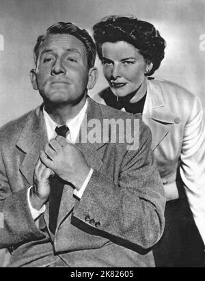 Spencer Tracy & Katharine Hepburn Film Adam's Rib (1940) Charaktere: Adam Bonner & Amanda Bonner Regie: George Cukor 18. November 1949 **WARNUNG** dieses Foto ist nur für redaktionelle Zwecke bestimmt und unterliegt dem Copyright von MGM und/oder dem Fotografen, der von der Film or Production Company zugewiesen wurde. Es kann nur durch Veröffentlichungen in Verbindung mit der Werbung für den oben genannten Film reproduziert werden. Eine obligatorische Gutschrift an MGM ist erforderlich. Der Fotograf sollte ebenfalls angerechnet werden, wenn er bekannt ist. Ohne schriftliche Genehmigung der Film Company kann keine kommerzielle Nutzung gewährt werden. Stockfoto