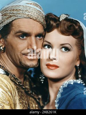 Douglas Fairbanks Jnr & Maureen O'Hara Film: Sinbad The Sailor; Sinbad, The Sailor (USA 1947) Regie: Richard Wallace 13 January 1947 **WARNUNG** Dieses Foto ist nur für redaktionelle Zwecke bestimmt und unterliegt dem Copyright von RKO und/oder dem von der Film- oder Produktionsfirma beauftragten Fotografen und kann nur von Publikationen im Zusammenhang mit der Bewerbung des oben genannten Films reproduziert werden. Eine obligatorische Gutschrift an RKO ist erforderlich. Der Fotograf sollte auch bei Bekanntwerden des Fotos gutgeschrieben werden. Ohne schriftliche Genehmigung der Film Company kann keine kommerzielle Nutzung gewährt werden. Stockfoto