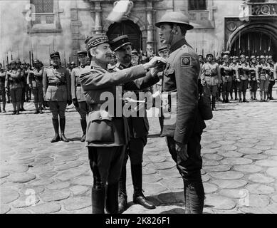 Gary Cooper Film Sergeant York (1940) Charaktere: Alvin C. York Regie: Howard Hawks 02. Juli 1941 **WARNUNG** dieses Foto ist nur für redaktionelle Zwecke bestimmt und unterliegt dem Urheberrecht von WARNER BROS und/oder dem Fotografen, der von der Film or Production Company beauftragt wurde. Eine obligatorische Gutschrift für WARNER BROS ist erforderlich. Der Fotograf sollte ebenfalls angerechnet werden, wenn er bekannt ist. Ohne schriftliche Genehmigung der Film Company kann keine kommerzielle Nutzung gewährt werden. Stockfoto