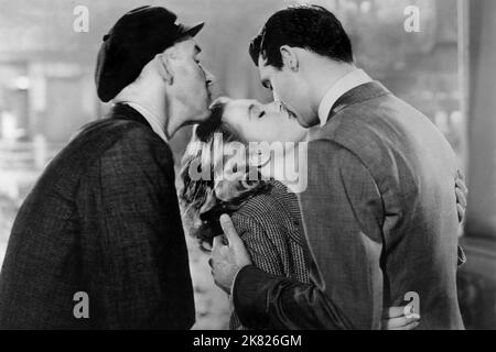 Priscilla Lane & Cary Grant Film: Arsen Und Alte Spitze (1944) Charaktere: Elaine Harper & Mortimer Brewster Regie: Frank Capra 01 March 1944 **WARNUNG** Dieses Foto ist nur für redaktionelle Zwecke bestimmt und unterliegt dem Copyright von WARNER BROS und/oder des Fotografen, der von der Film- oder Produktionsfirma beauftragt wurde, und kann nur von Publikationen im Zusammenhang mit der Bewerbung des oben genannten Films reproduziert werden. Eine obligatorische Gutschrift an WARNER BROS ist erforderlich. Der Fotograf sollte auch bei Bekanntwerden des Fotos gutgeschrieben werden. Ohne schriftliche Genehmigung der Film Company kann keine kommerzielle Nutzung gewährt werden. Stockfoto