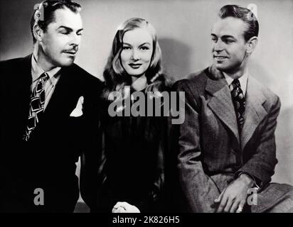 Brian Donlevy, Veronica Lake, Alan Ladd Film: The Glass Key (1941) Regie: Stuart Heisler 14 October 1942 **WARNUNG** Dieses Foto ist nur für redaktionelle Zwecke bestimmt und unterliegt dem Copyright von PARAMOUNT und/oder des Fotografen, der von der Film- oder Produktionsfirma beauftragt wurde und darf nur von Publikationen im Zusammenhang mit der Bewerbung des oben genannten Films reproduziert werden. Eine obligatorische Gutschrift an PARAMOUNT ist erforderlich. Der Fotograf sollte auch bei Bekanntwerden des Fotos gutgeschrieben werden. Ohne schriftliche Genehmigung der Film Company kann keine kommerzielle Nutzung gewährt werden. Stockfoto