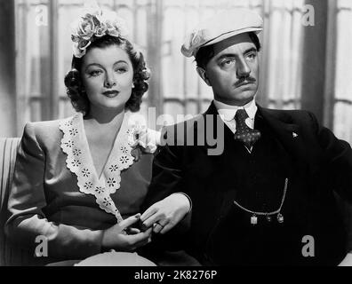 Myrna Loy & William Powell Film: I Love You Again (1945) Charaktere: Katherine 'Kay' Wilson & Lawrence 'Larry' Wilson, Aka George Carey 15 August 1940 **WARNUNG** Dieses Foto ist nur für redaktionelle Zwecke bestimmt und unterliegt dem Copyright von MGM und/oder dem Fotografen, der von der Film- oder Produktionsfirma beauftragt wurde, und kann nur von Publikationen im Zusammenhang mit der Bewerbung des oben genannten Films reproduziert werden. Eine obligatorische Gutschrift an MGM ist erforderlich. Der Fotograf sollte auch bei Bekanntwerden des Fotos gutgeschrieben werden. Ohne schriftliche Genehmigung der Film Company kann keine kommerzielle Nutzung gewährt werden. Stockfoto