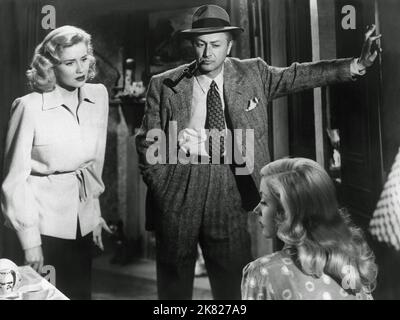 Jacqueline White, Robert Young & Gloria Grahame Film: Crossfire (1946) Charaktere: Mary Mitchell,Finlay & Ginny Regie: Edward Dmytryk 22 July 1947 **WARNUNG** Dieses Foto ist nur für den redaktionellen Gebrauch bestimmt und unterliegt dem Copyright von RKO und/oder des Fotografen, der von der Film- oder Produktionsfirma beauftragt wurde, und kann nur von Publikationen im Zusammenhang mit der Bewerbung des oben genannten Films reproduziert werden. Eine obligatorische Gutschrift an RKO ist erforderlich. Der Fotograf sollte auch bei Bekanntwerden des Fotos gutgeschrieben werden. Ohne schriftliche Genehmigung der Film Company kann keine kommerzielle Nutzung gewährt werden. Stockfoto