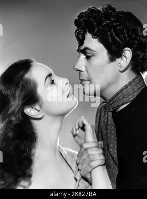 Patricia Roc & Maxwell Reed Film The Brothers (1947) Charaktere: Mary & Fergus Macrae 14. November 1947 **WARNUNG** dieses Foto ist nur für redaktionelle Zwecke bestimmt und unterliegt dem Urheberrecht des RANG und/oder des Fotografen, der von der Film or Production Company zugewiesen wurde. Es kann nur durch Veröffentlichungen in Verbindung mit der Werbung für den oben genannten Film reproduziert werden. Für die EINSTUFUNG ist eine erforderliche Gutschrift erforderlich. Der Fotograf sollte ebenfalls angerechnet werden, wenn er bekannt ist. Ohne schriftliche Genehmigung der Film Company kann keine kommerzielle Nutzung gewährt werden. Stockfoto