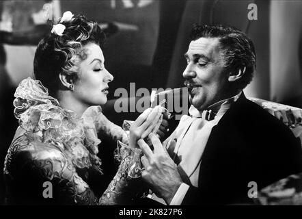 Greer Garson & Walter Pidgeon Film: Mrs. Parkington (1944) Regie: Tay Garnett 12 October 1944 **WARNUNG** Dieses Foto ist nur für redaktionelle Zwecke bestimmt und unterliegt dem Copyright von MGM und/oder dem Fotografen, der von der Film- oder Produktionsfirma beauftragt wurde, und kann nur durch Publikationen im Zusammenhang mit der Bewerbung des oben genannten Films reproduziert werden. Eine obligatorische Gutschrift an MGM ist erforderlich. Der Fotograf sollte auch bei Bekanntwerden des Fotos gutgeschrieben werden. Ohne schriftliche Genehmigung der Film Company kann keine kommerzielle Nutzung gewährt werden. Stockfoto